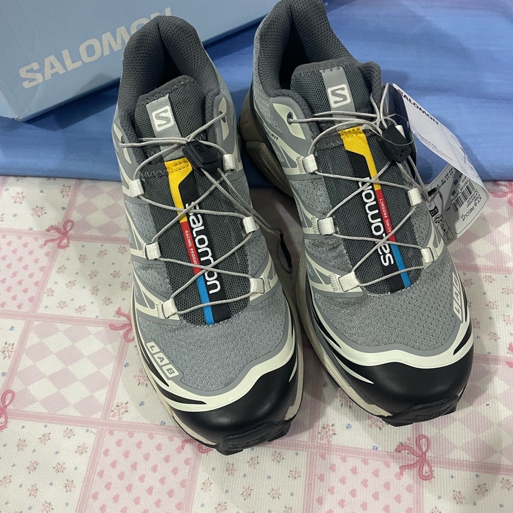 Salomon Grey and Cream Trail Running Shoes with Fastlace - Picture 7 of 9